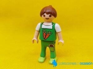 Playmobil Niña granjera con peto verde