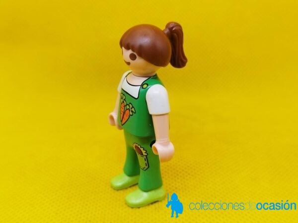 Playmobil Niña granjera con peto verde - Imagen 2