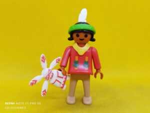 Playmobil Niña india con muñeca