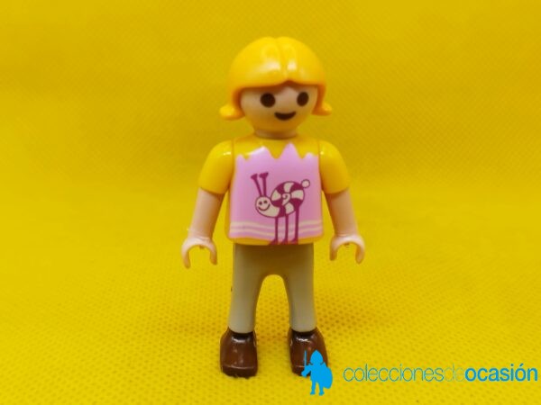 Playmobil Niña rubia con caracol en la camiseta, niña city