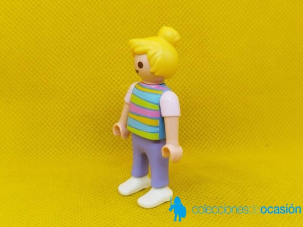 Playmobil Niña rubia con moño, niña city - Imagen 2