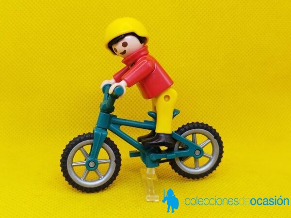 Playmobil Niño con bicicleta y casco amarillo - Imagen 2
