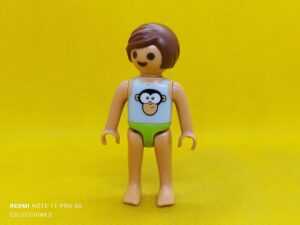 Playmobil Niño con camiseta con cara de mono