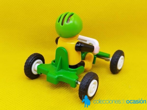 Playmobil Niño con car verde - Imagen 4