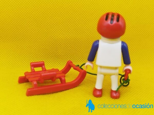 Playmobil Niño con casco y trineo - Imagen 4