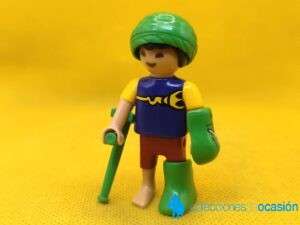Playmobil Niño con escayolas verdes