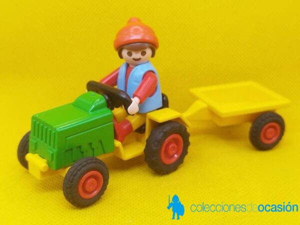 Playmobil Niño con tractor y remolque