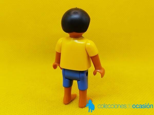 Playmobil Niño descalzo con camiseta de rayas - Imagen 3