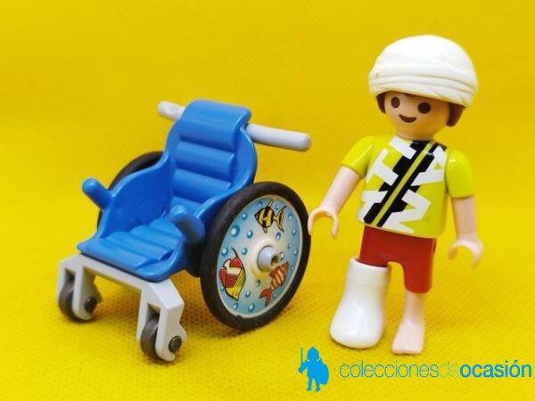 Playmobil Niño escayolado con silla de ruedas - Imagen 2