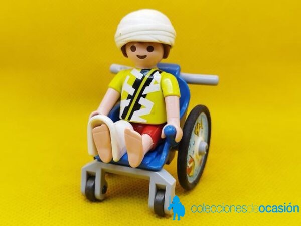 Playmobil Niño escayolado con silla de ruedas