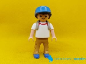 Playmobil Niño explorador, excursionista con gorra y mochila.