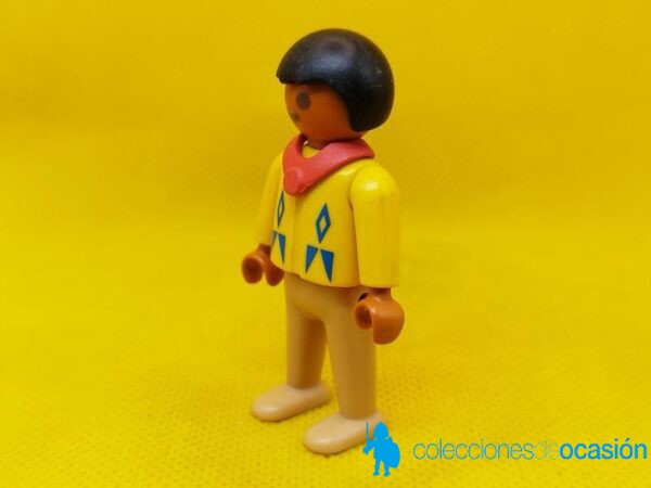 Playmobil Niño indio con collar rojo - Imagen 2