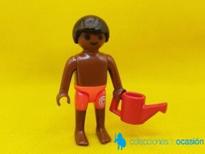 Playmobil Niño negro con bañador y regadera
