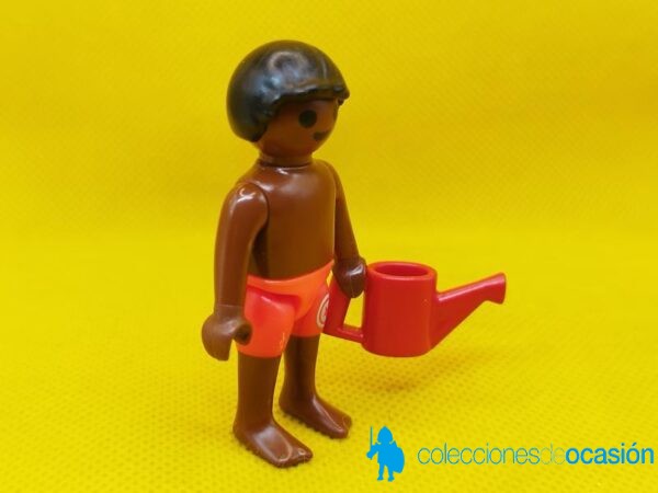 Playmobil Niño negro con bañador y regadera - Imagen 2