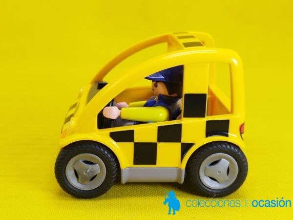 Playmobil Operario de aeropuerto con coche de señalización - Image 2