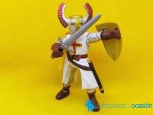 Papo caballero Teutón con escudo dorado