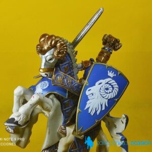 Papo caballero del carnero azul con caballo