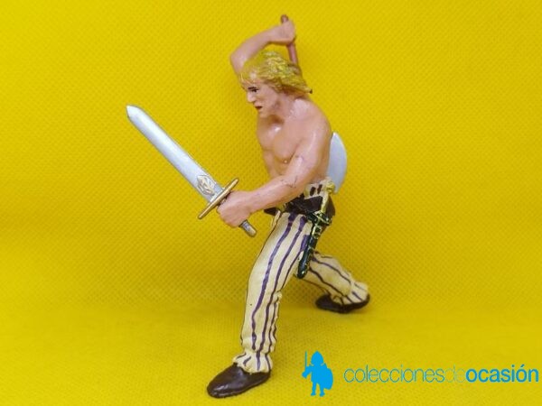 Papo guerrero vikingo con espada y hacha - Imagen 2