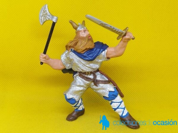Papo vikingo con capa azul