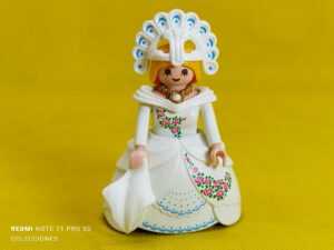 Playmobil Princesa con vestido blanco con rosas