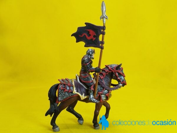Schleich Caballero del dragón a caballo con lanza REF 70102 - Imagen 4