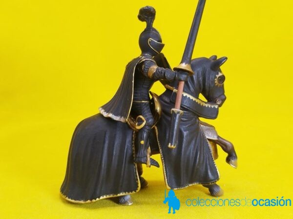 Schleich Caballero negro de torneo REF 70032 - Imagen 4