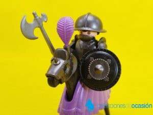 Playmobil Soldado medieval a caballo del reino del dragón amarillo