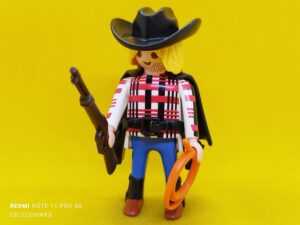 Playmobil Vaquero con capa negra