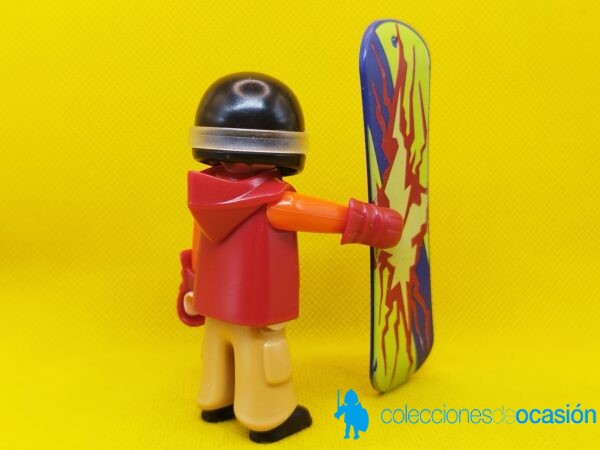 Playmobil hombre con tabla de snowboard y casco - Imagen 4