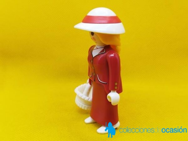 Playmobil mujer vintage con vestido rojo y cesta blanca - Imagen 2