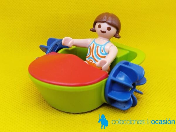 Playmobil niña con patín de agua