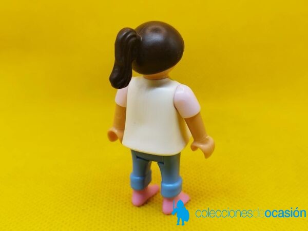 Playmobil Niña actual descalza - Imagen 3