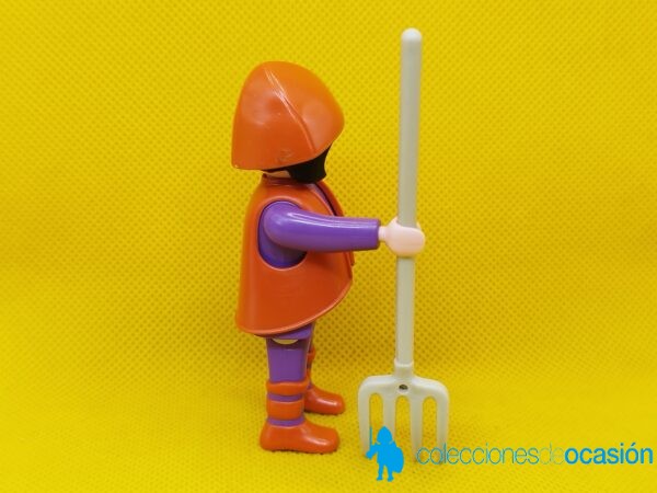 Playmobil Aldeana con horca - Imagen 3