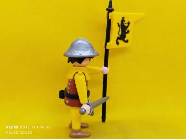 Playmobil Soldado abanderado del reino del león - Imagen 2