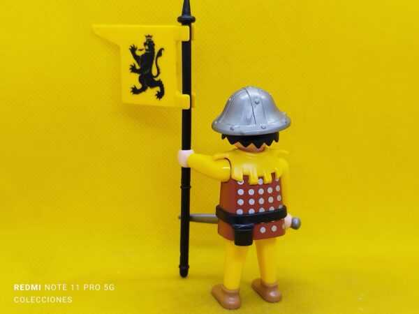 Playmobil Soldado abanderado del reino del león - Imagen 3
