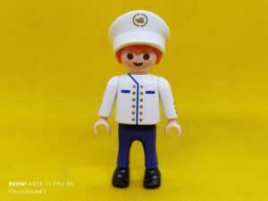 Playmobil Niño con uniforme de capitán de barco