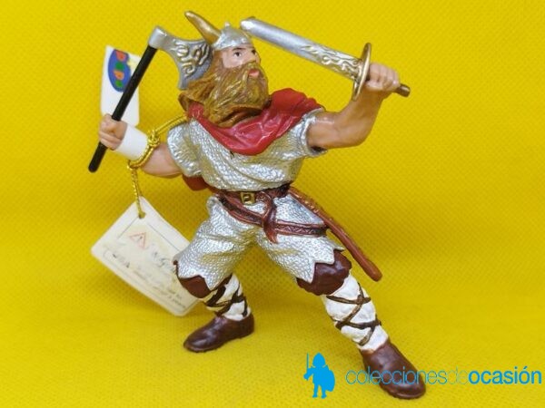 Papo guerrero vikingo con hacha de combate