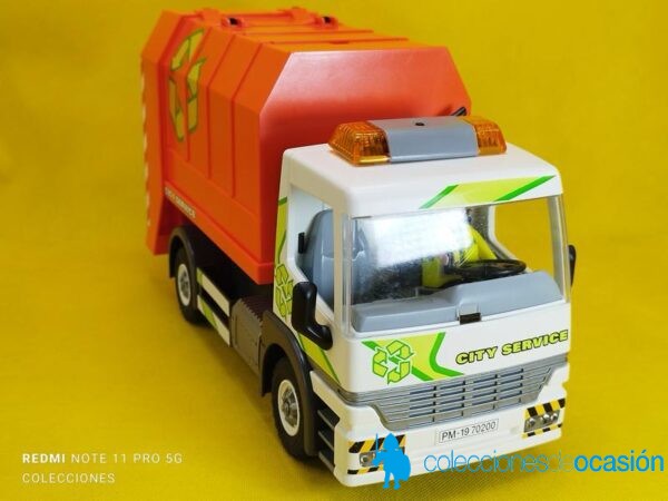 Playmobil Camión de reciclaje con contenedores REF 70200 - Imagen 6