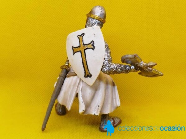 Schleich Soldado Templario de infantería con hacha de batalla REF 70036 - Imagen 3