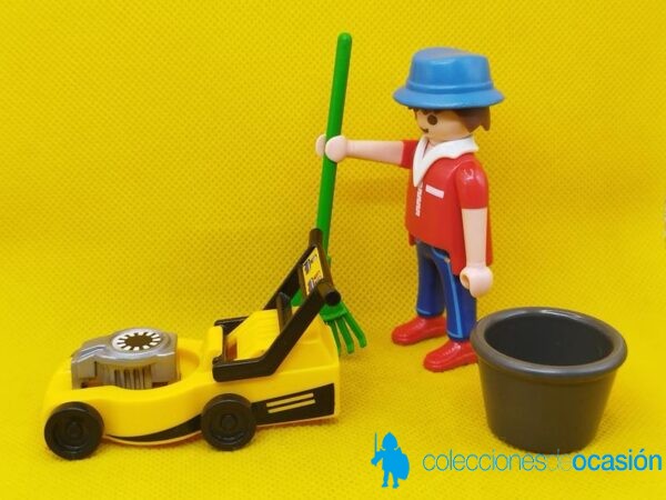 Playmobil Jardinero con corta cesped REF 3233 - Imagen 2