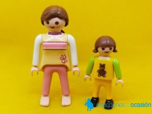 Playmobil Mujer y niña con pijama