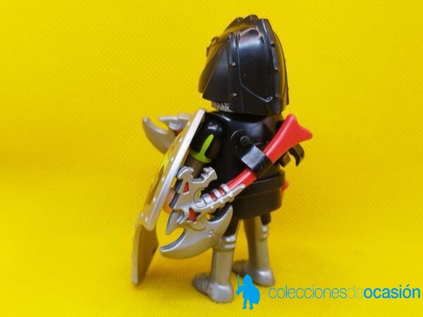 Playmobil Caballero medieval con 2 hachas - Imagen 3