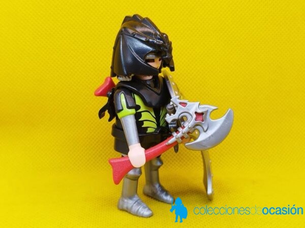 Playmobil Caballero medieval con 2 hachas - Imagen 2