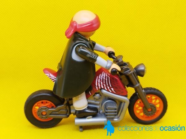 Playmobil Ladrón con moto, moto custom roja - Imagen 3