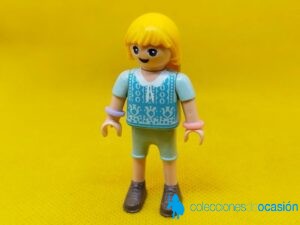 Playmobil Niña rubia adolescente con pantalón corto