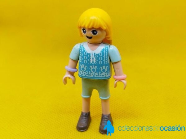 Playmobil Niña rubia adolescente con pantalón corto