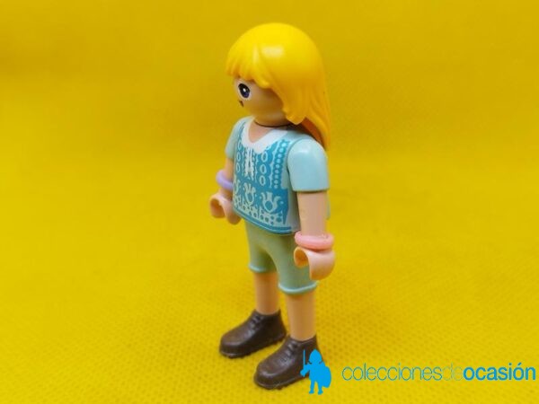 Playmobil Niña rubia adolescente con pantalón corto - Imagen 2