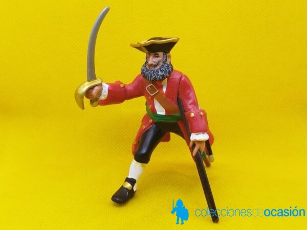 Papo pirata con pata de palo y casaca roja