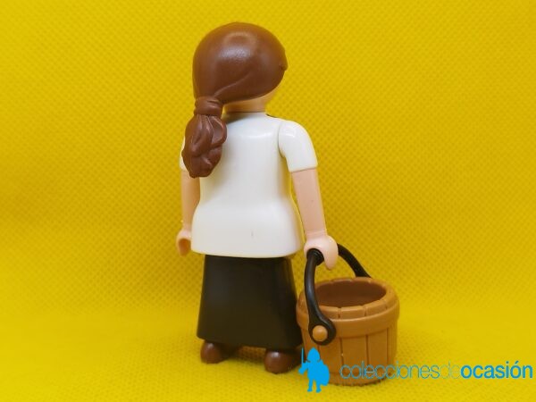 Playmobil Pastora con cubo, aldeana, figura para Belén - Imagen 3