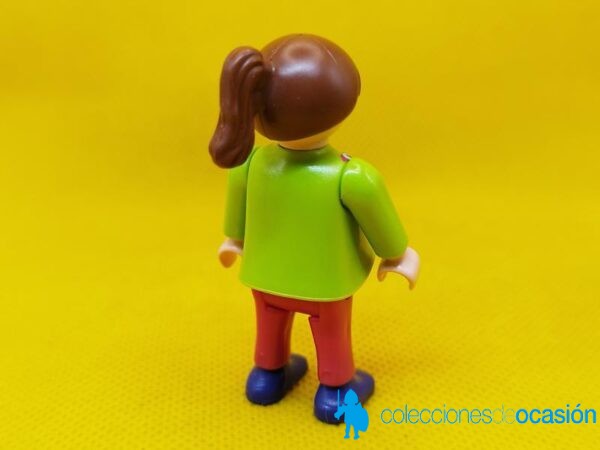 Playmobil Niña con mariquitas en la camiseta, niña city - Imagen 3